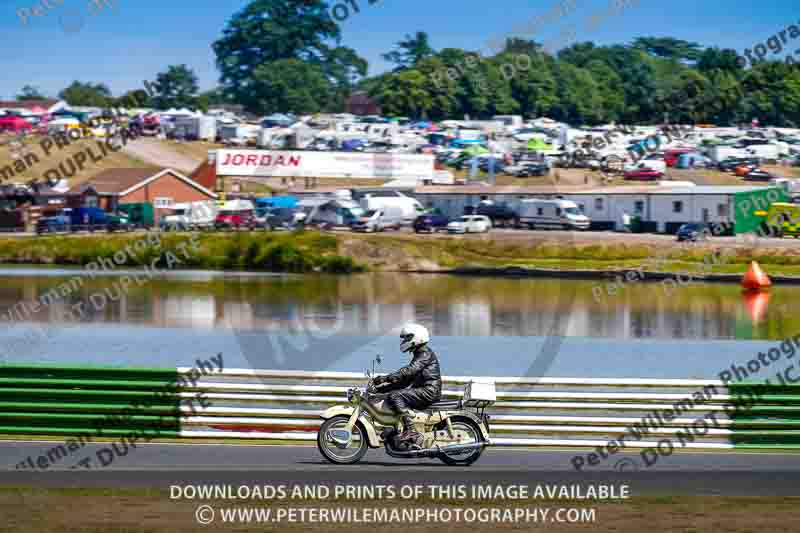 Vintage motorcycle club;eventdigitalimages;mallory park;mallory park trackday photographs;no limits trackdays;peter wileman photography;trackday digital images;trackday photos;vmcc festival 1000 bikes photographs